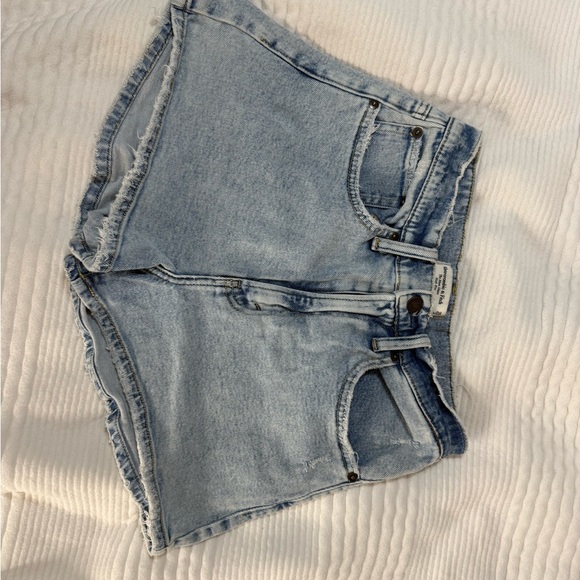 Abercrombie & Fitch Mom High Rise Short - Picture 3 of 5